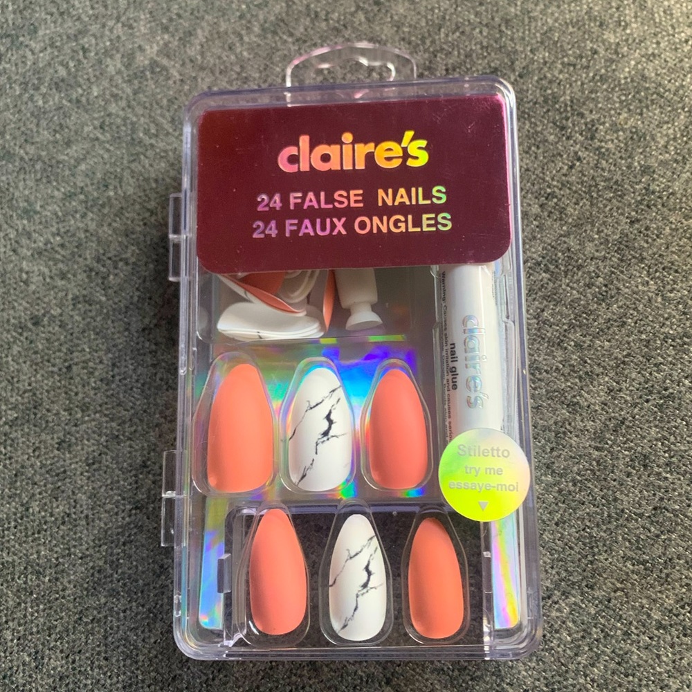 Claire’s Peach & white marble Stiletto False Nails